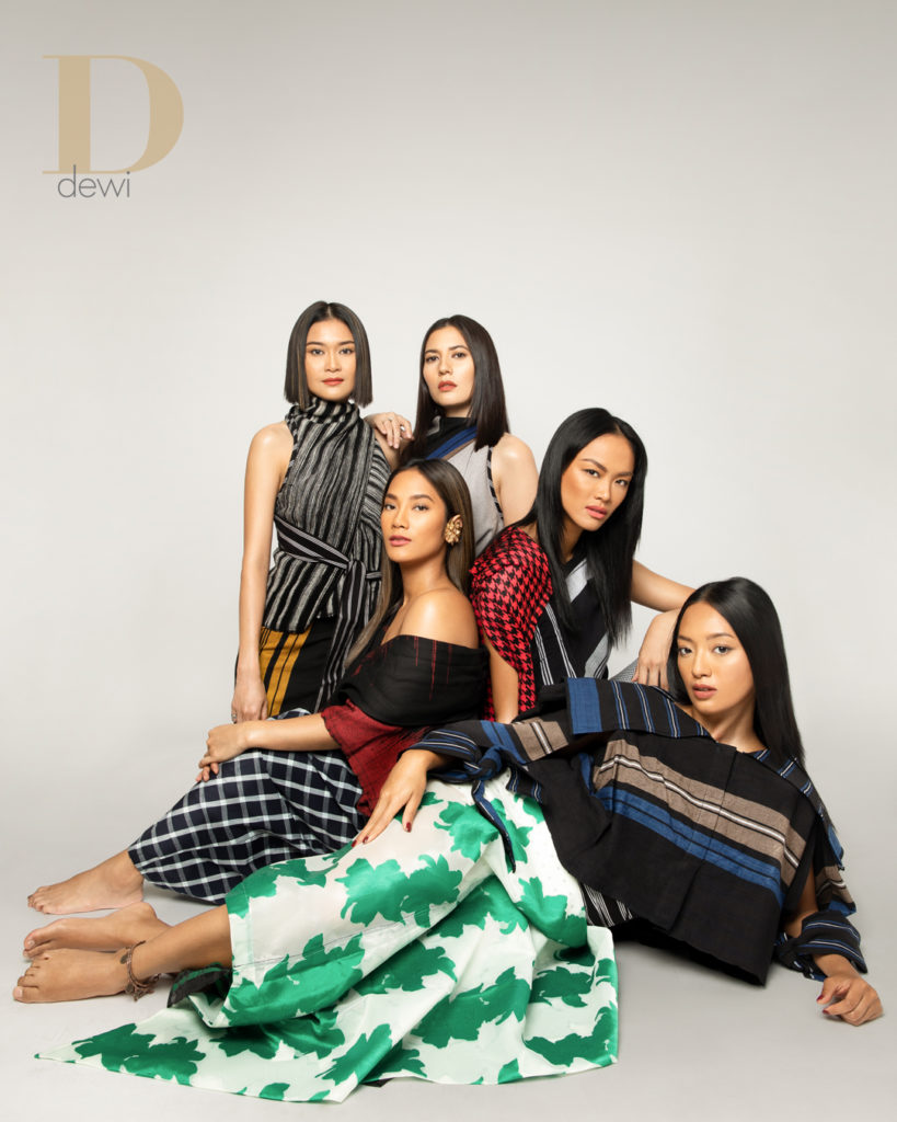 perempuan gundala pose elegan