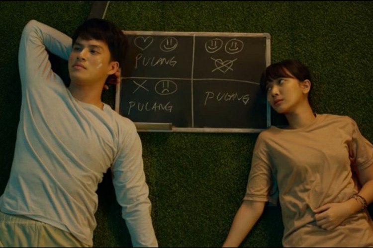 Film Eggnoid: Cinta & Portal Waktu