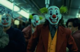 topeng joker pengunjuk rasa